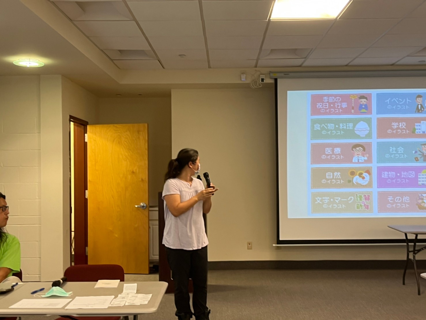 臺語班老師梁婷介紹學齡前兒童臺語教學的教案