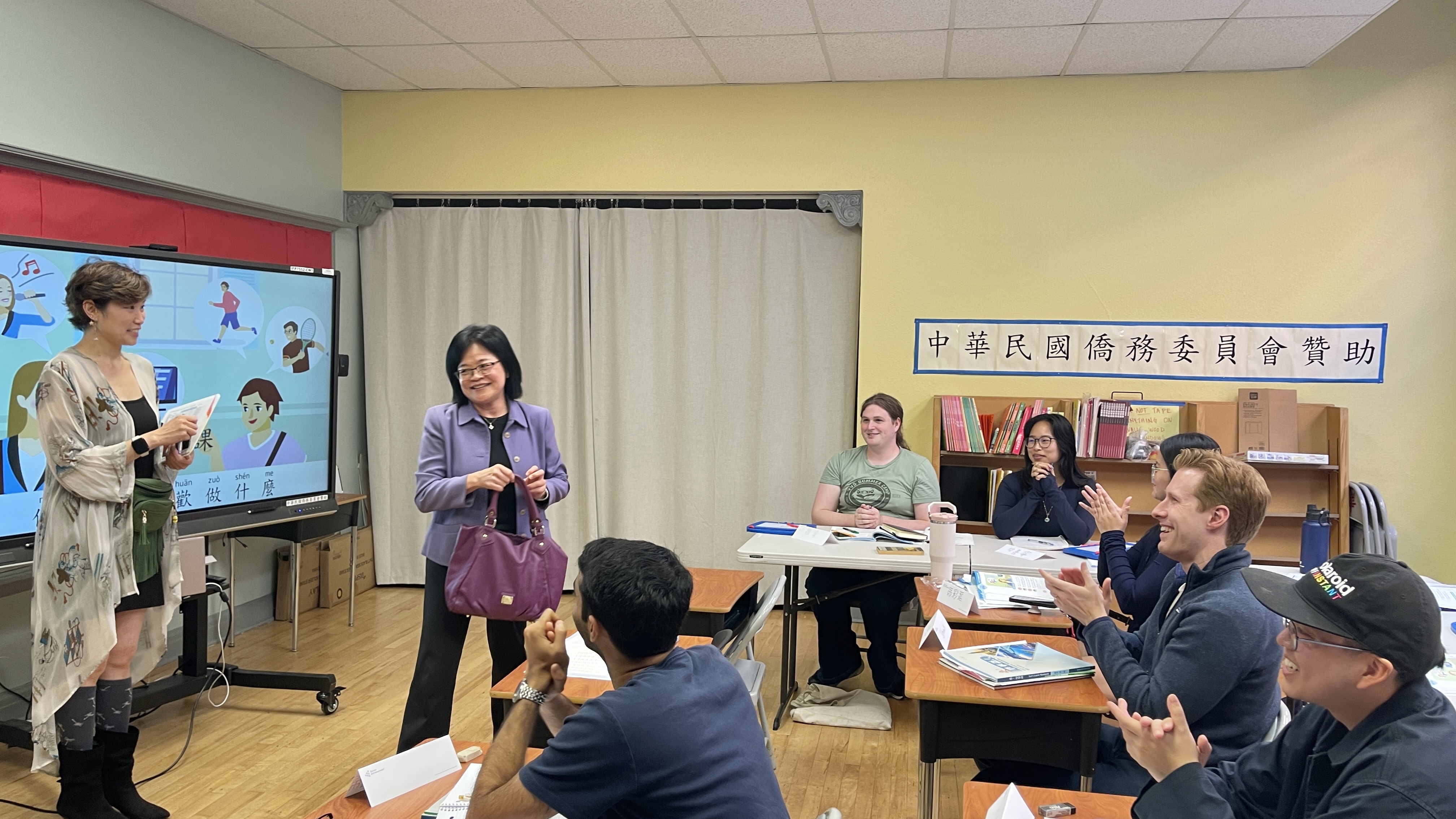 副委員長賴麗瑩 受到學生們熱烈歡迎