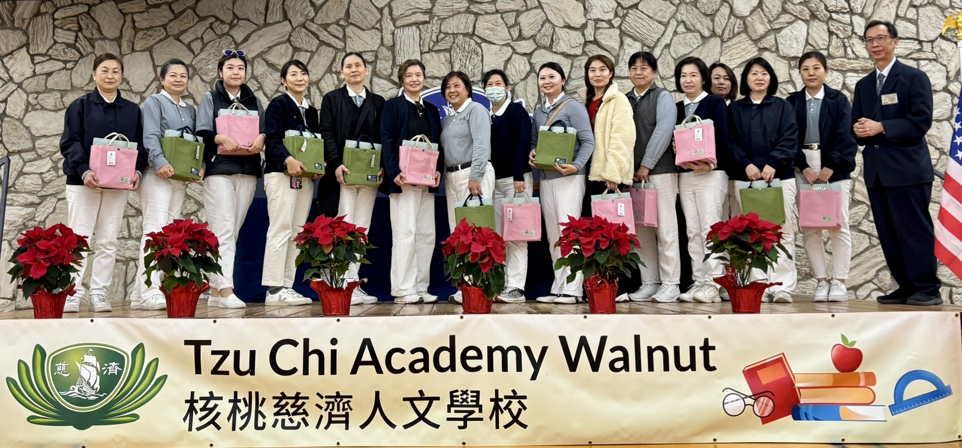 教育發展室主任代表頒獎