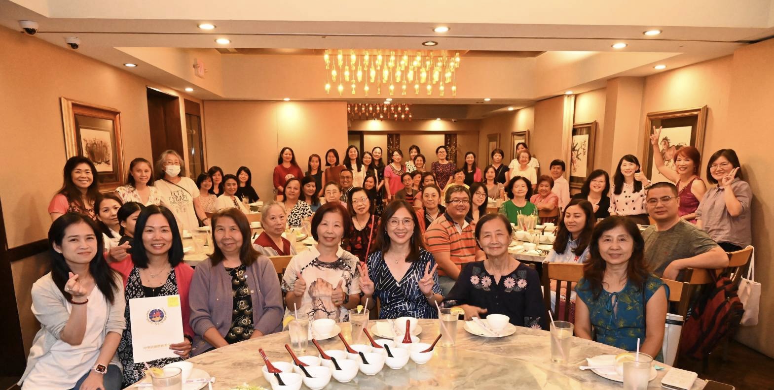 六所學校70餘位老師參加聚餐慶祝教師節