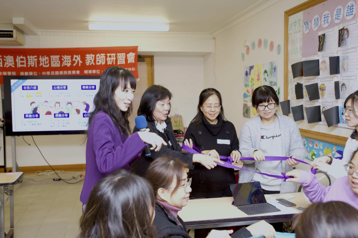 袁寧均教導學員如何進行暖場活動