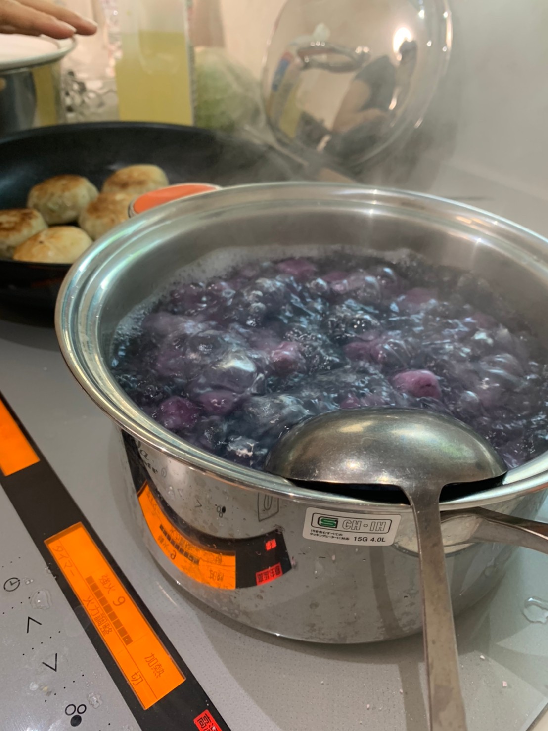 熱騰騰的三色芋圓&香脆美味水煎包