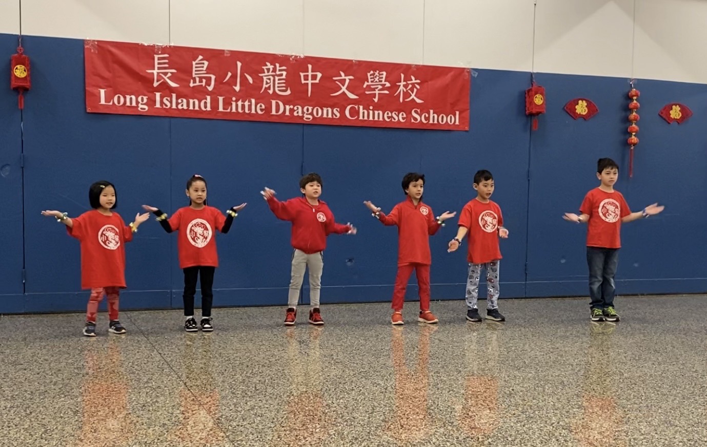 Elynn老師班上的學生們表演 「三輪車」