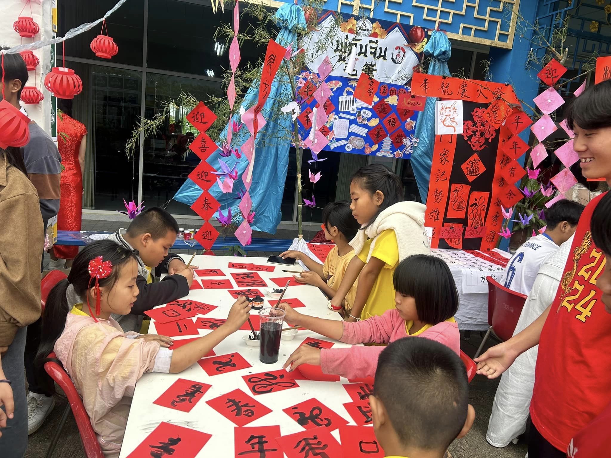 泰國主流學校小學生來體驗寫書法