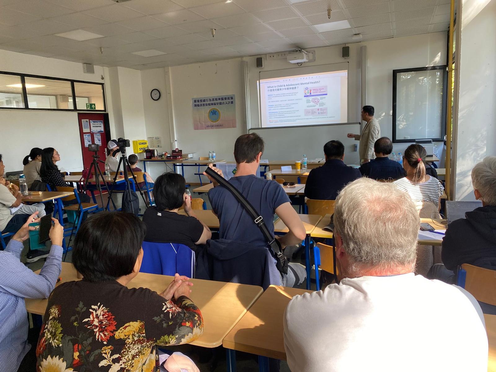 醫師詳細地介紹兒童以及青少年心理問題的重要性