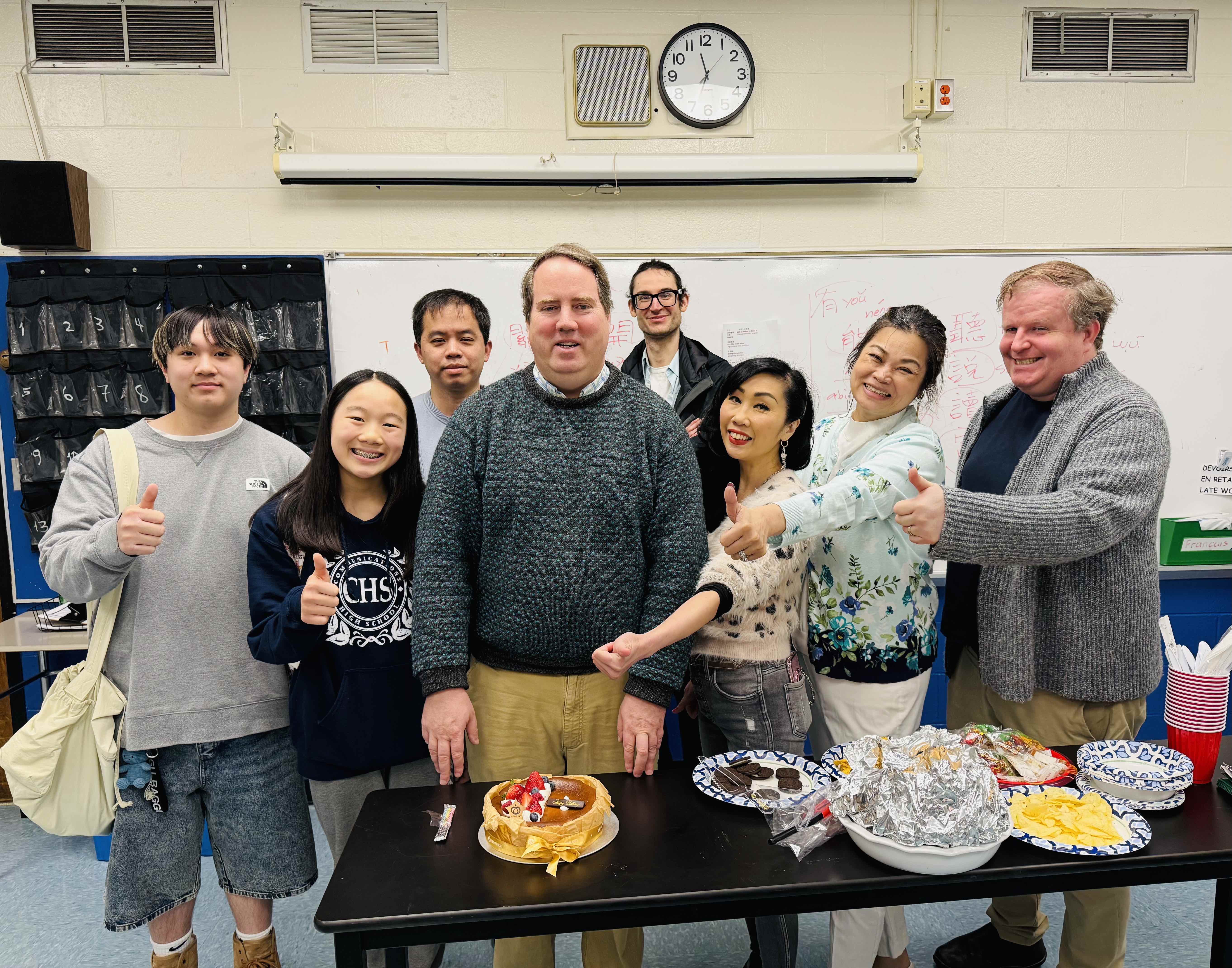 TCML中級班學生參與「臺灣生日習俗」文化活動，充滿濃厚的臺灣文化氛圍，讓學生們在歡樂的學習環境中感受臺灣文化魅力。