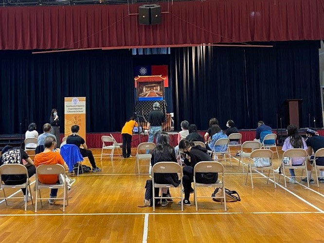 現場觀衆保持距離