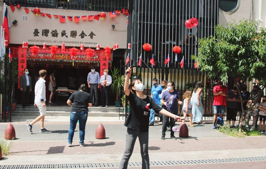 學生們參與扯鈴表演