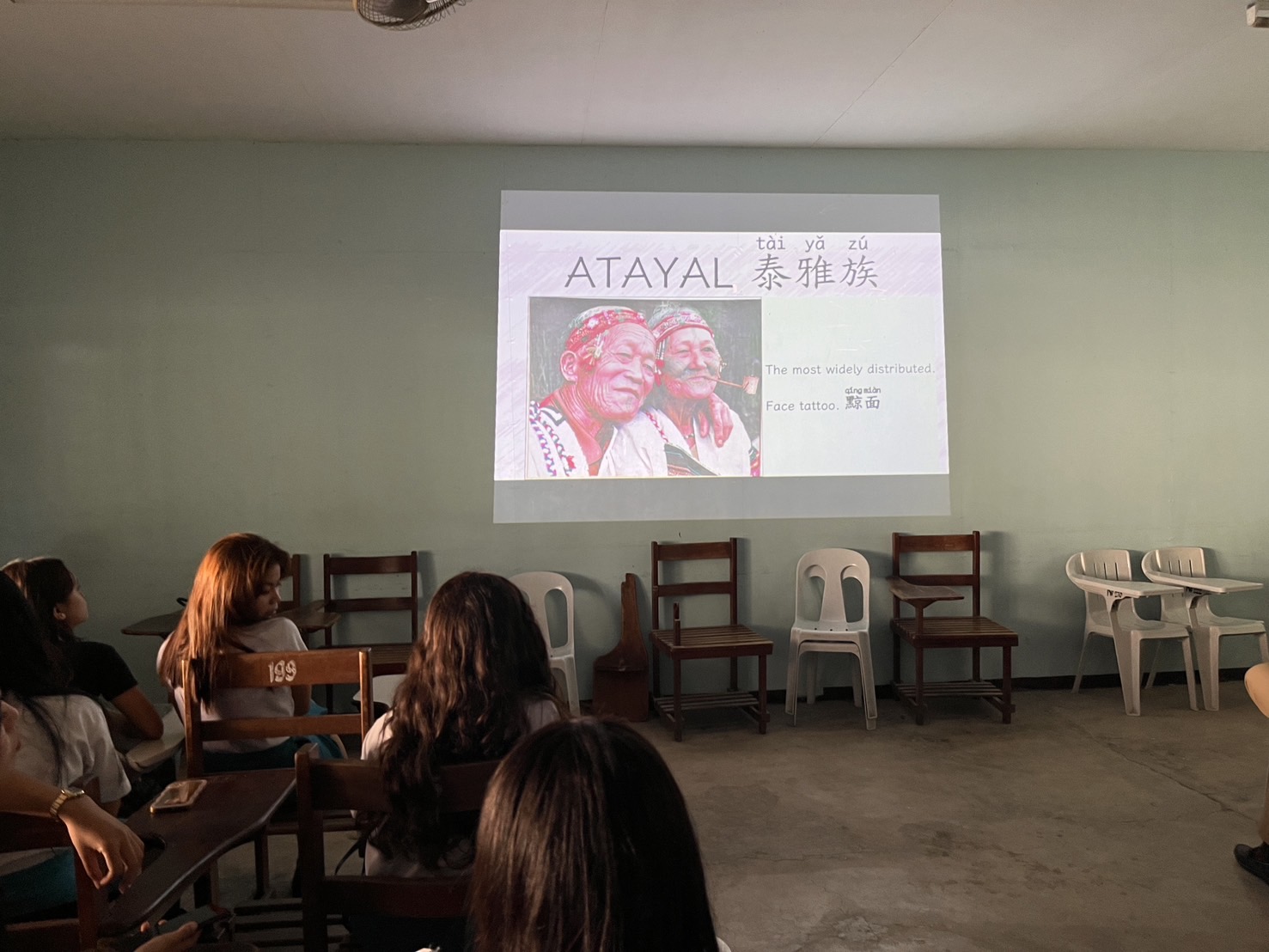 菲律賓地區「113年海外民俗文化種子教師在地研習暨文化服務計畫」 菲華文教中心主辦菲律賓納卯市東南亞基督教學院協辦「臺灣原住民族文化」3