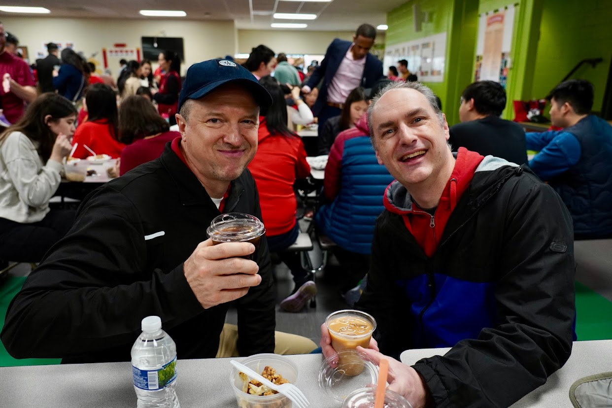 人山人海中享受美食