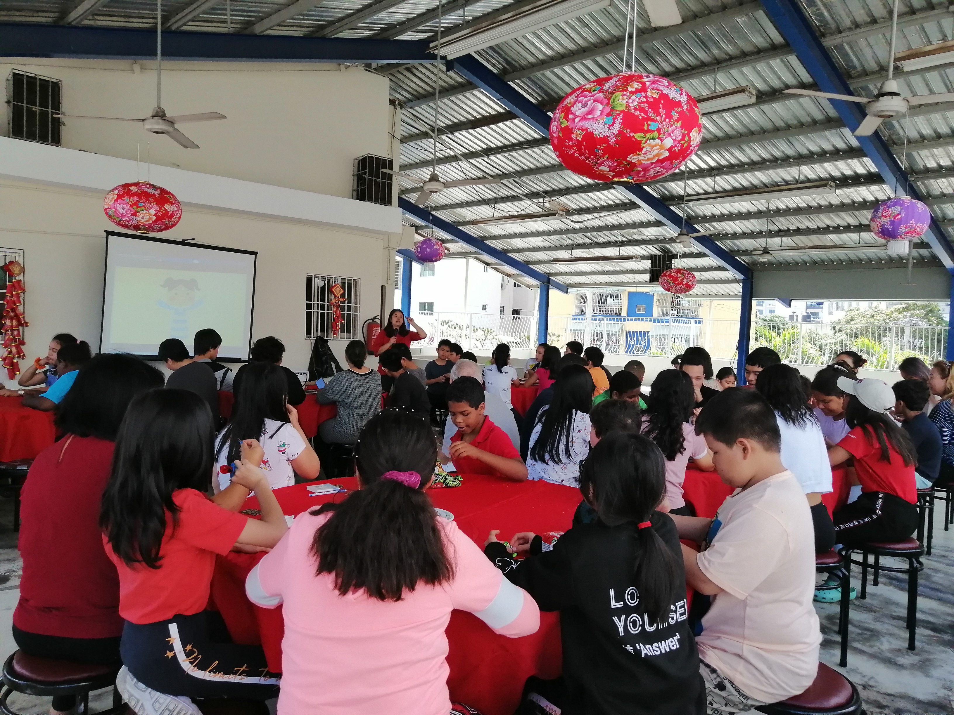 大家透過影片學習新年的傳統習俗