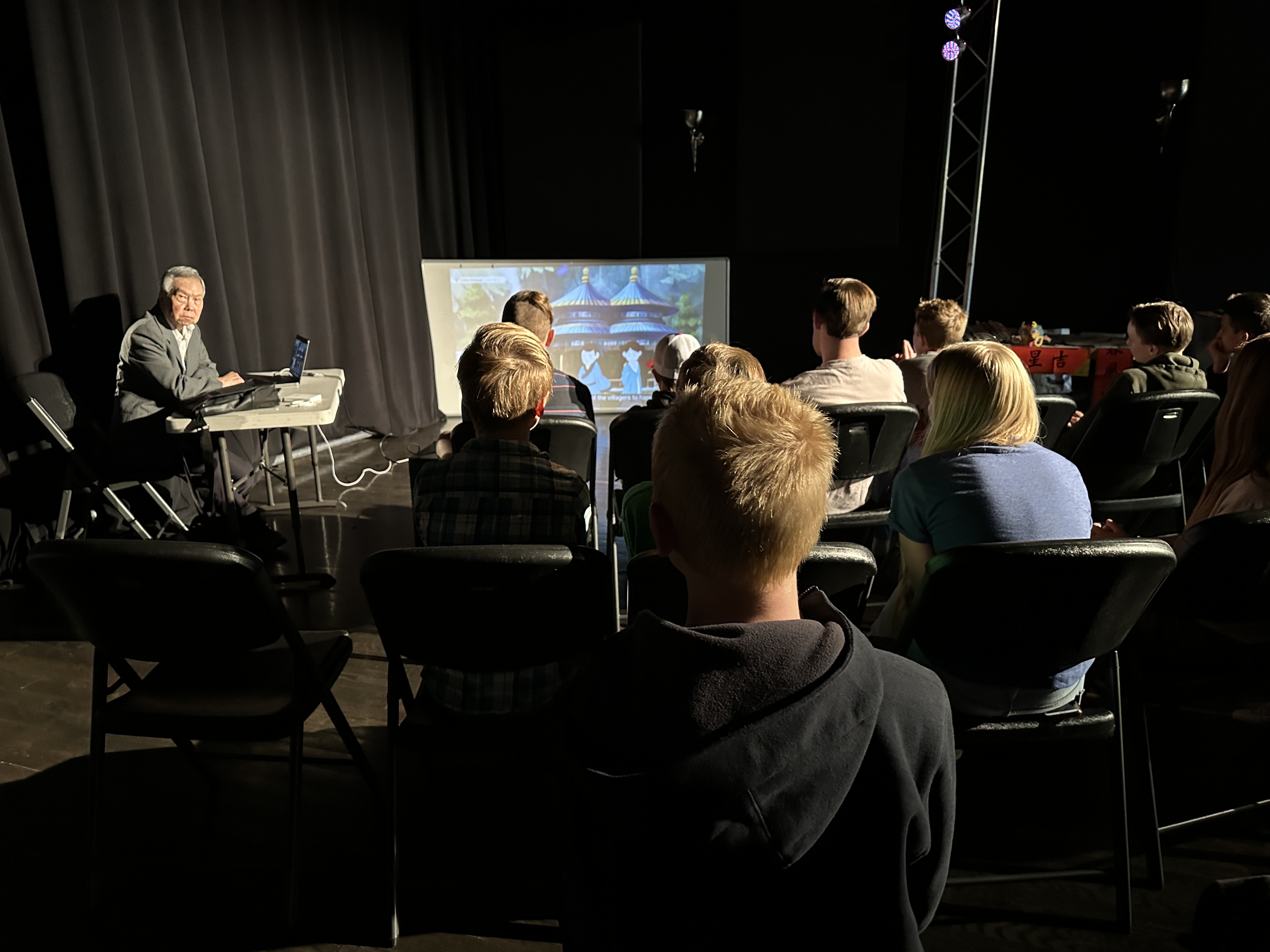 猶他州中華聯誼會(台灣)到猶他州美州福克高中介紹台灣傳統文化