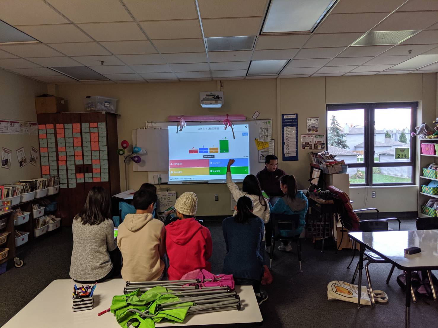 配合 Kahoot 用數位語言競賽進行生詞認知和造句競賽