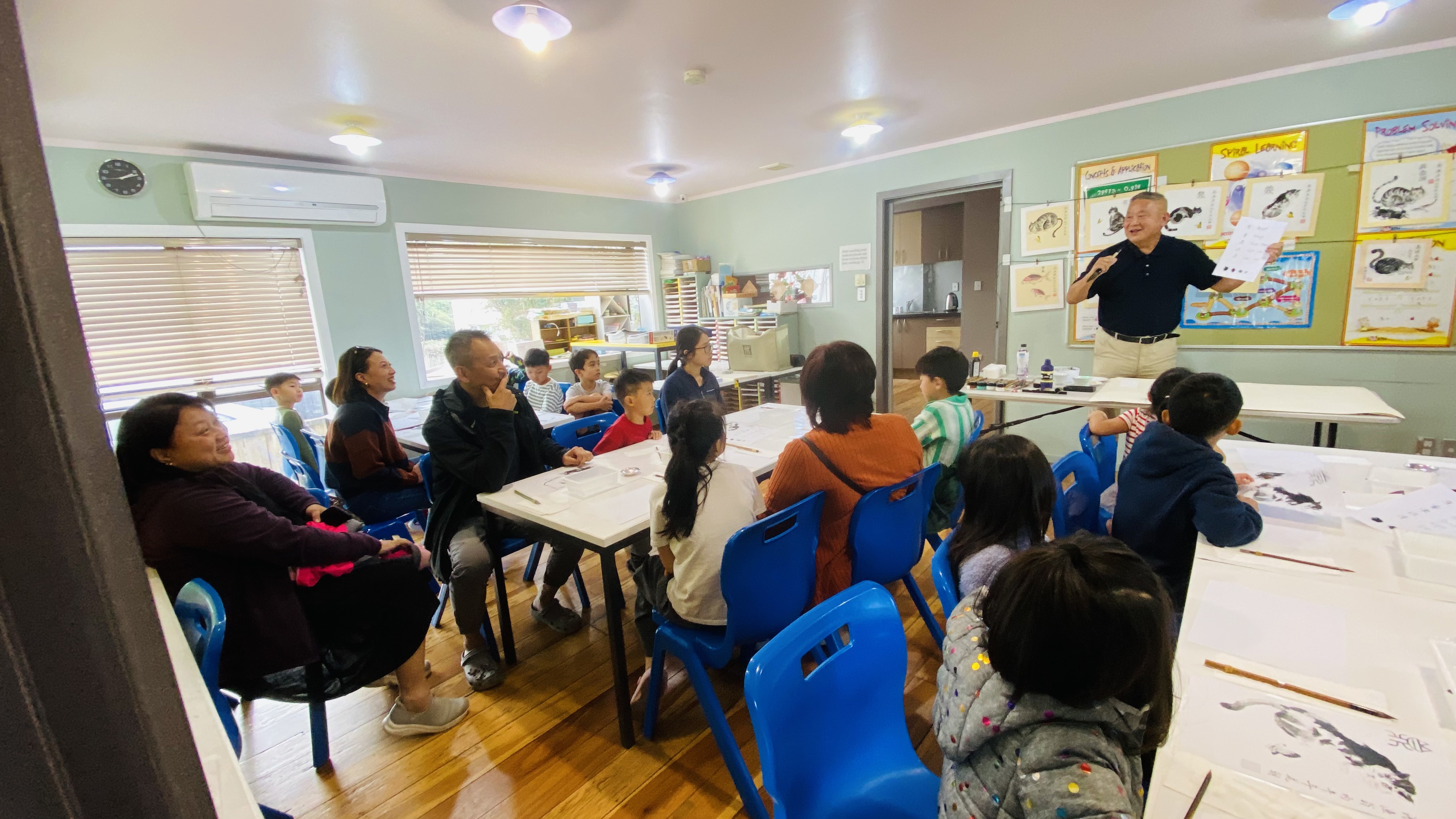 大家都仔細聽老師講解