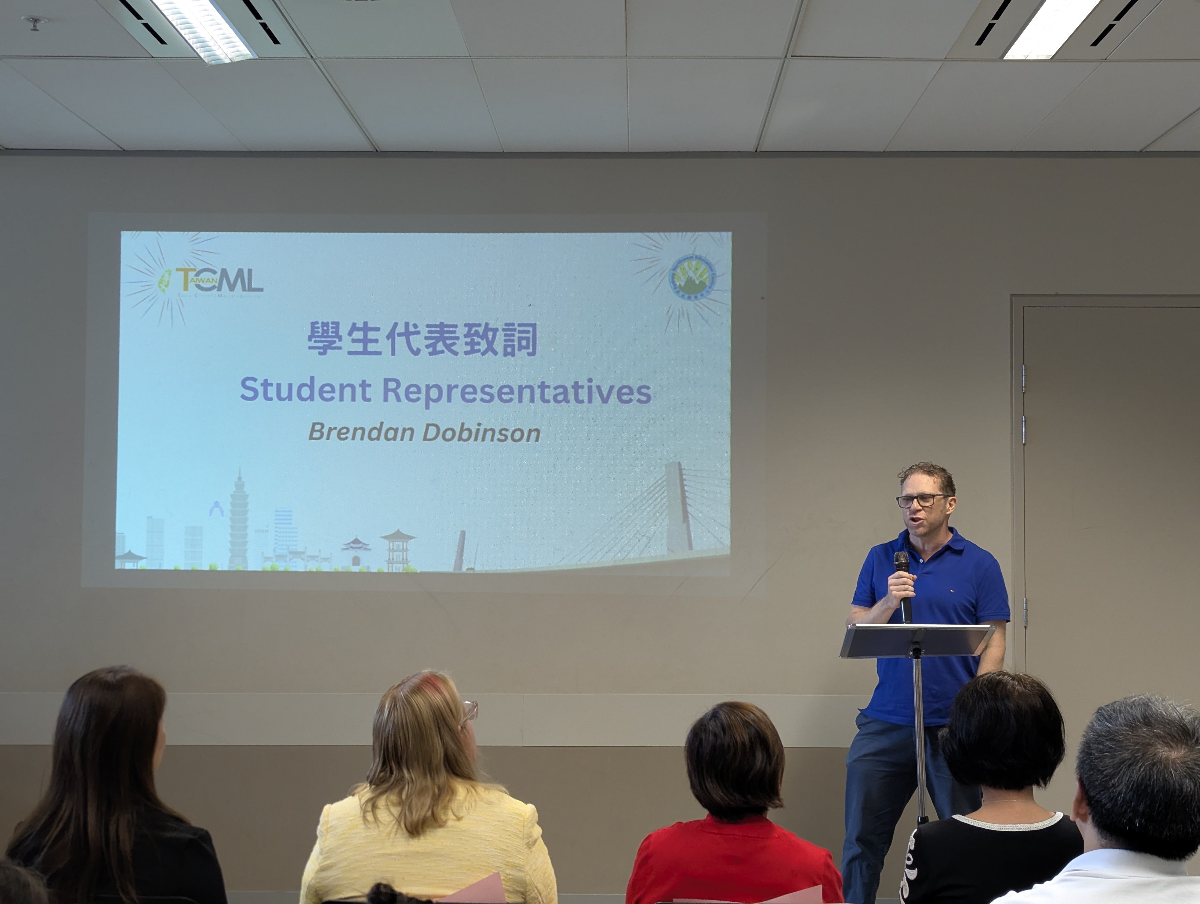 成人班學員  Brendan Dobinson 以流利中文分享學習歷程，展現中心高品質的教學成果。