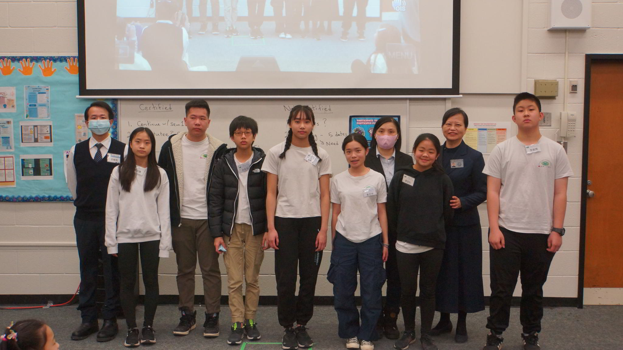 進修班邵榆翔老師及邵校長、徐副主任與得獎者合照。攝影者：陳永錩