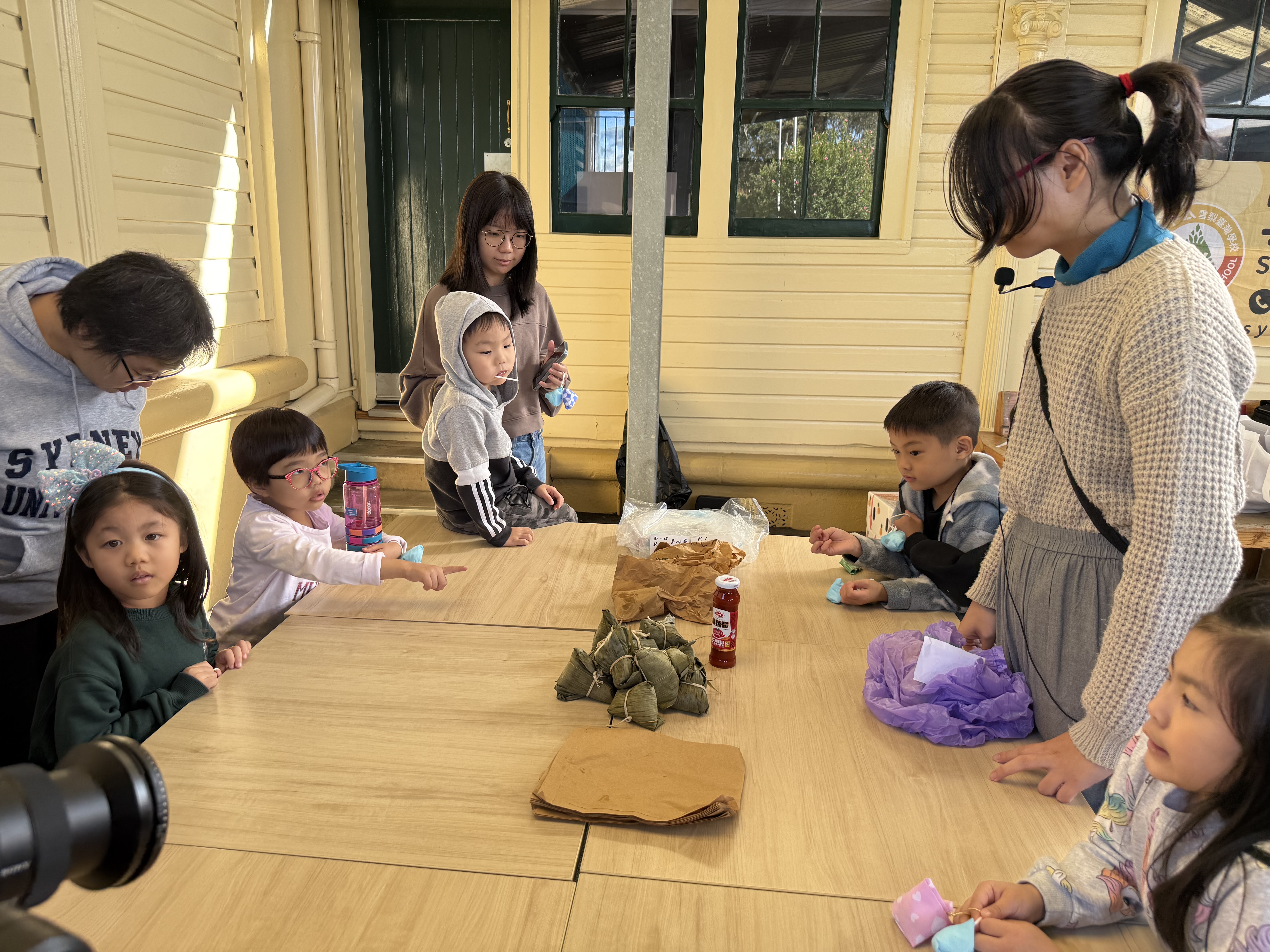 製作香包活動後，師生皆可以獲得道地的臺灣粽子，和北半球的臺灣同步慶端午