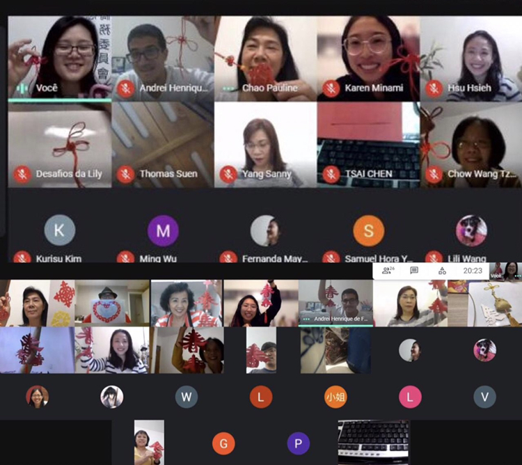 快樂完成了立體春字吊飾的作品