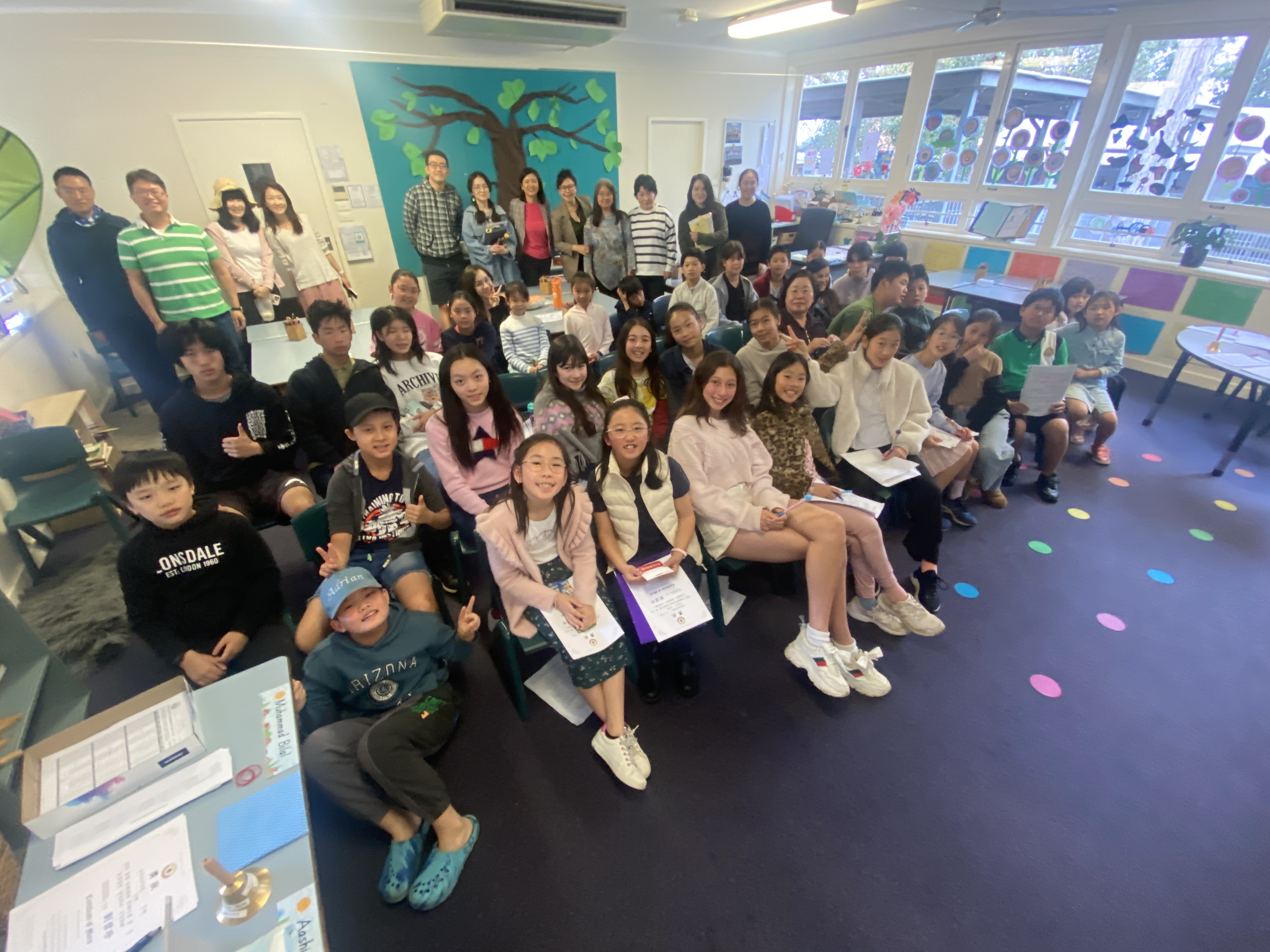 中高年級及家長參加活動團體照