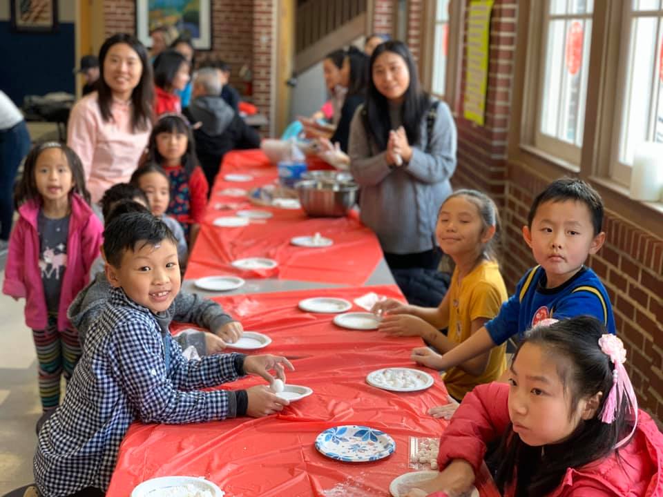 本校小朋友一起搓湯圓