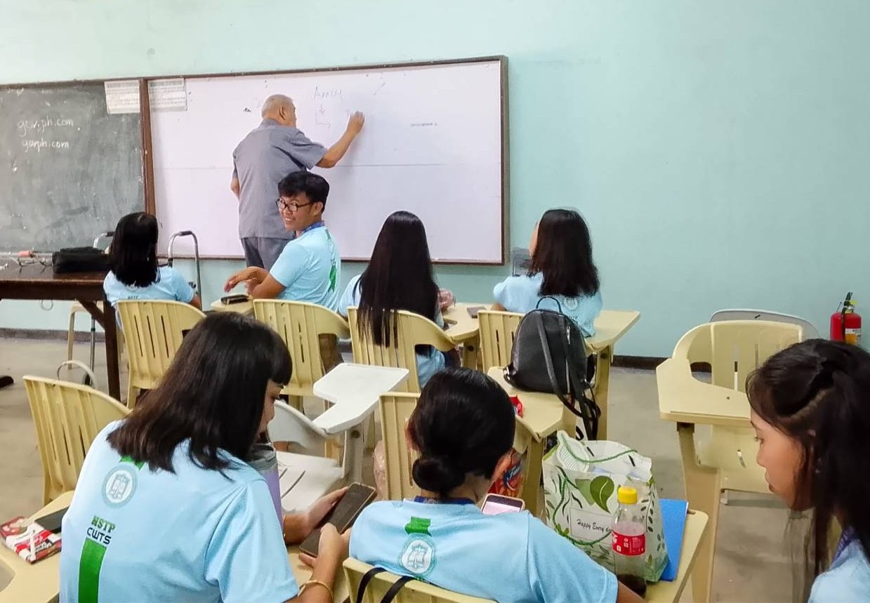 胡懷恩教導學生