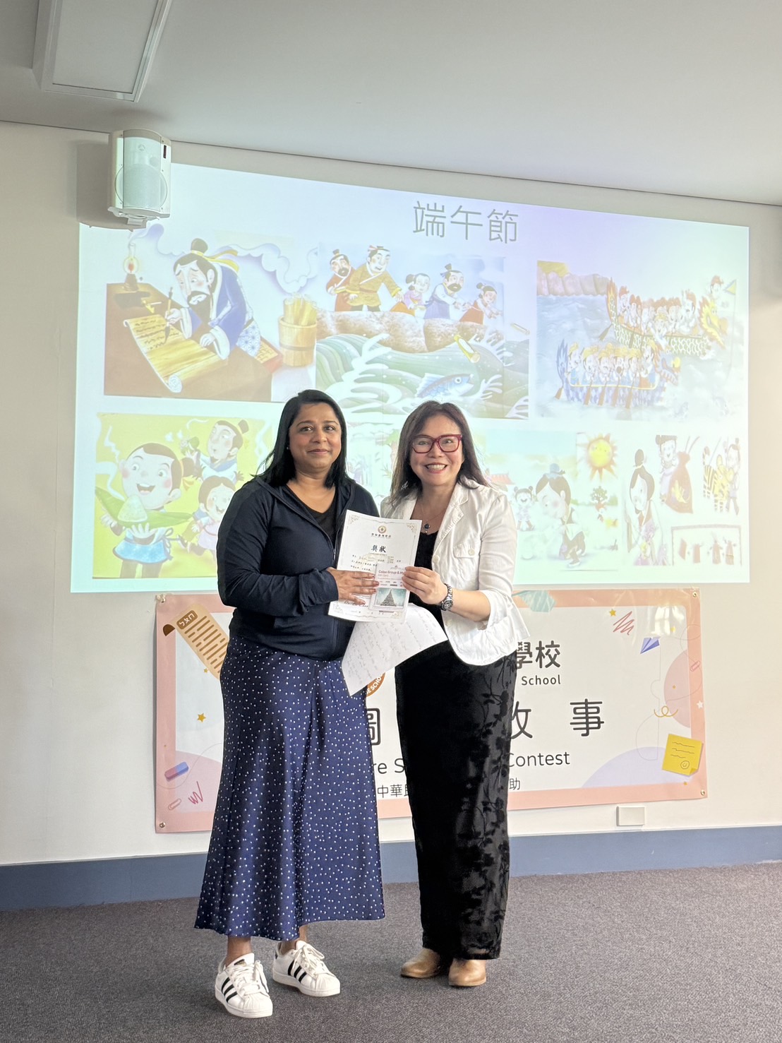  成人班一年級的麥怡妘，雖然才學習三個學期的華語文，但能夠很流利地把端午節的故事用中文陳述出來，表現得可圈可點。 