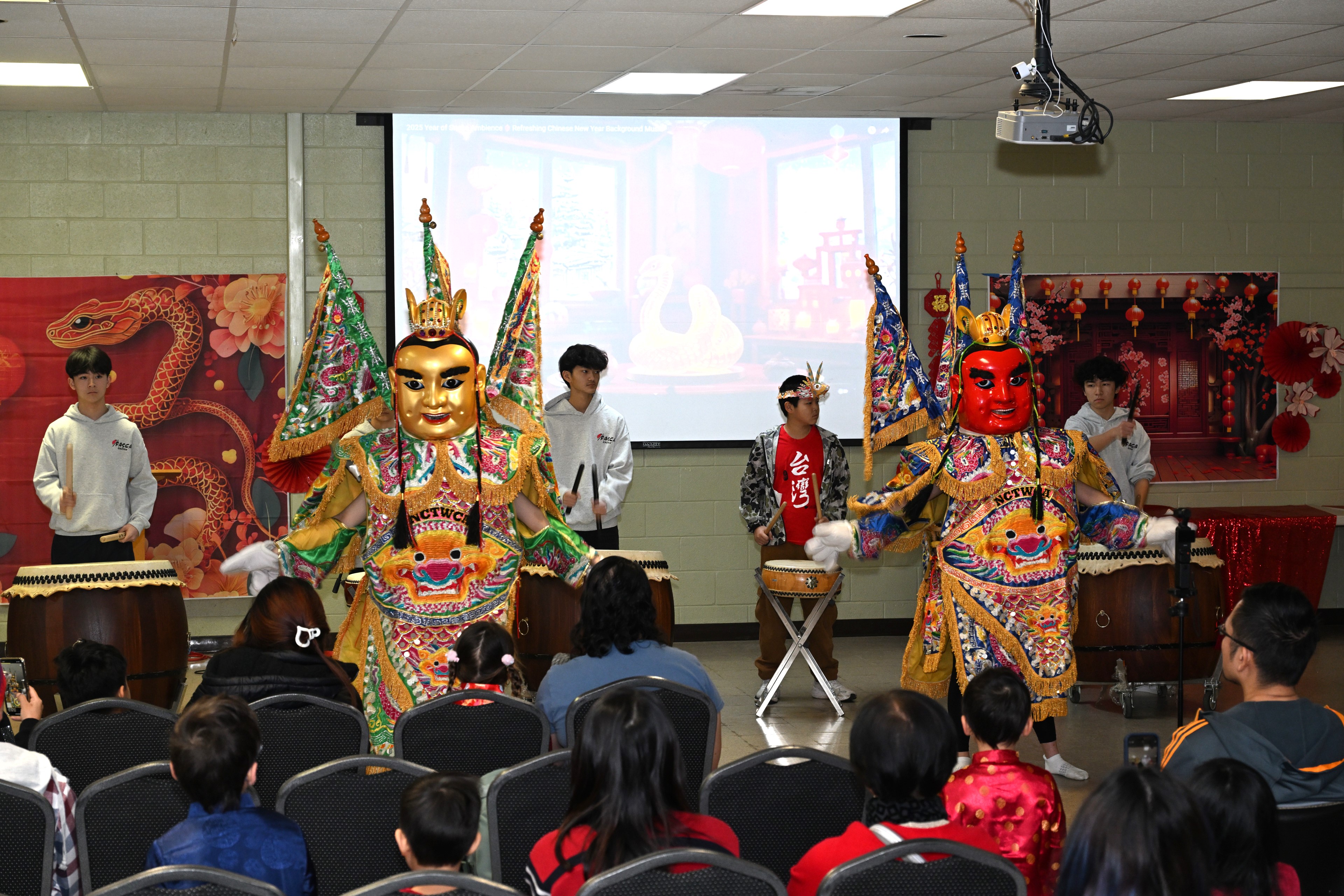 青蛇歡騰 洛麗中文學校喜迎新年3