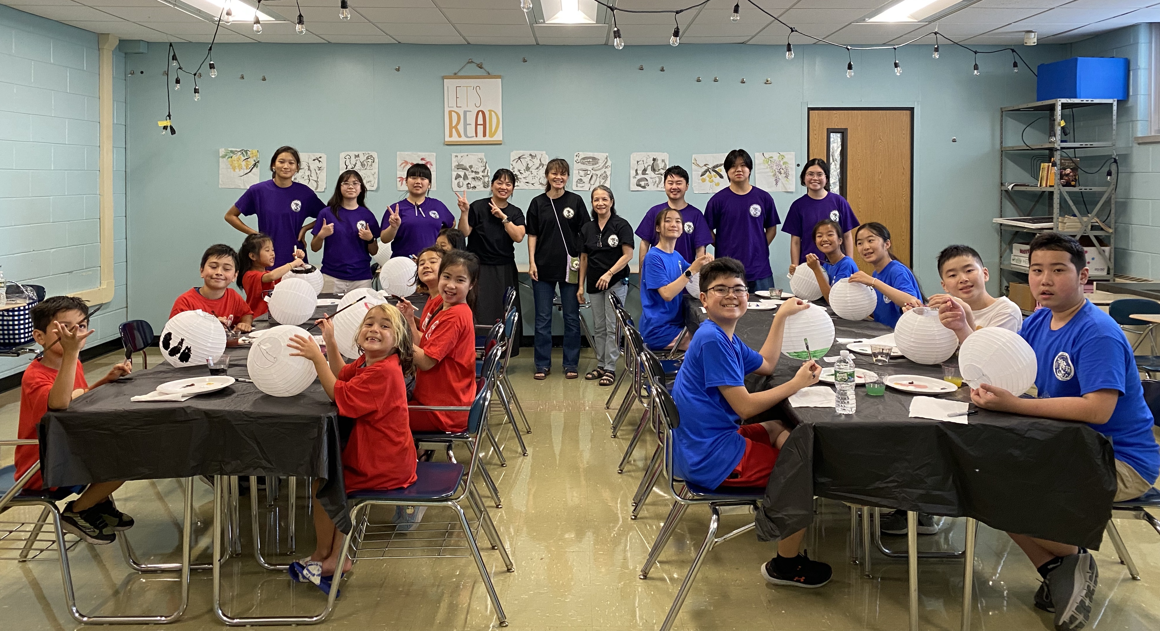 夏令營手工藝課和毛筆畫課的團體照