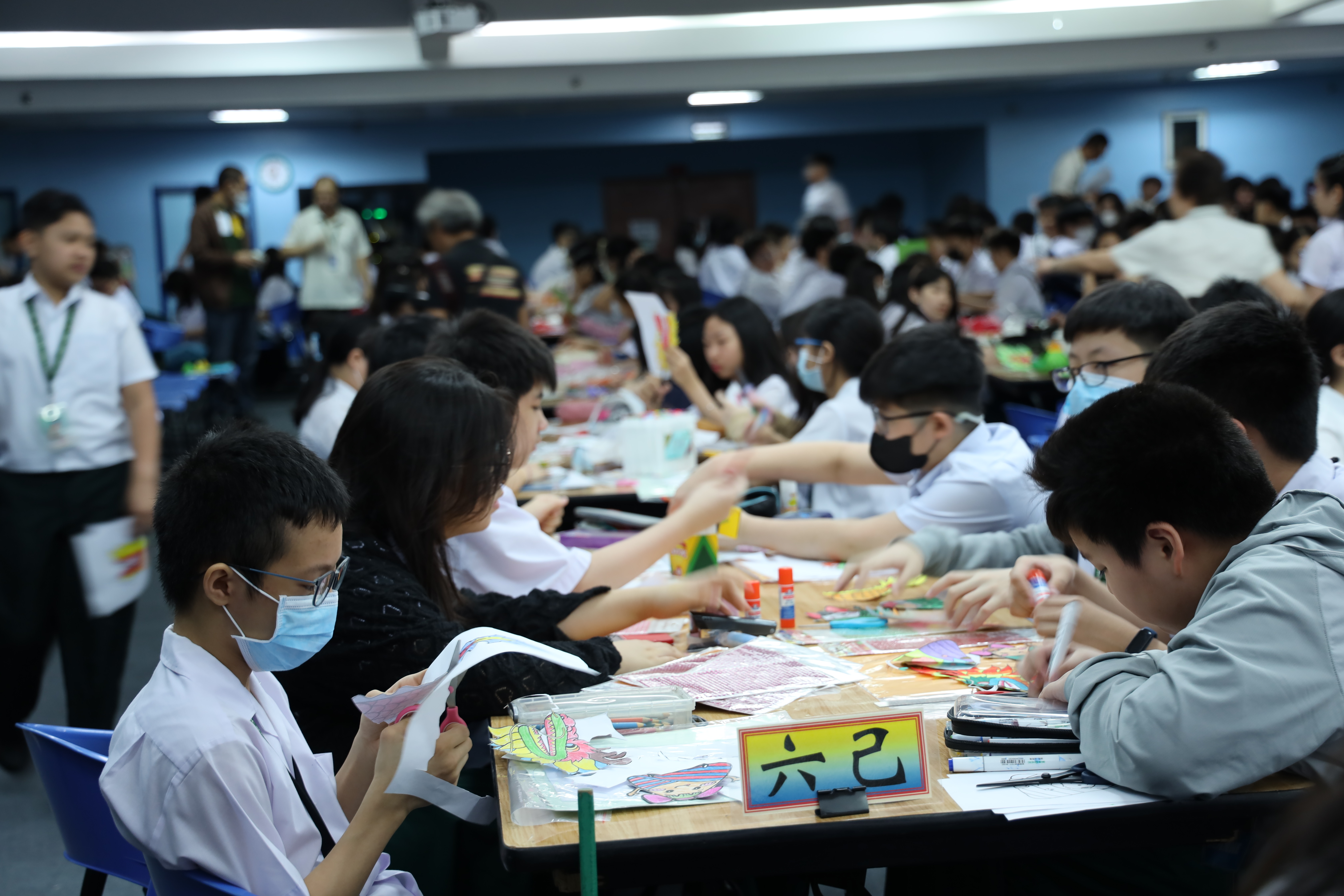 天主教崇德學校舉行海外民俗文化節名為「粽情端午，龍舟傳承」粽子學生製作過程