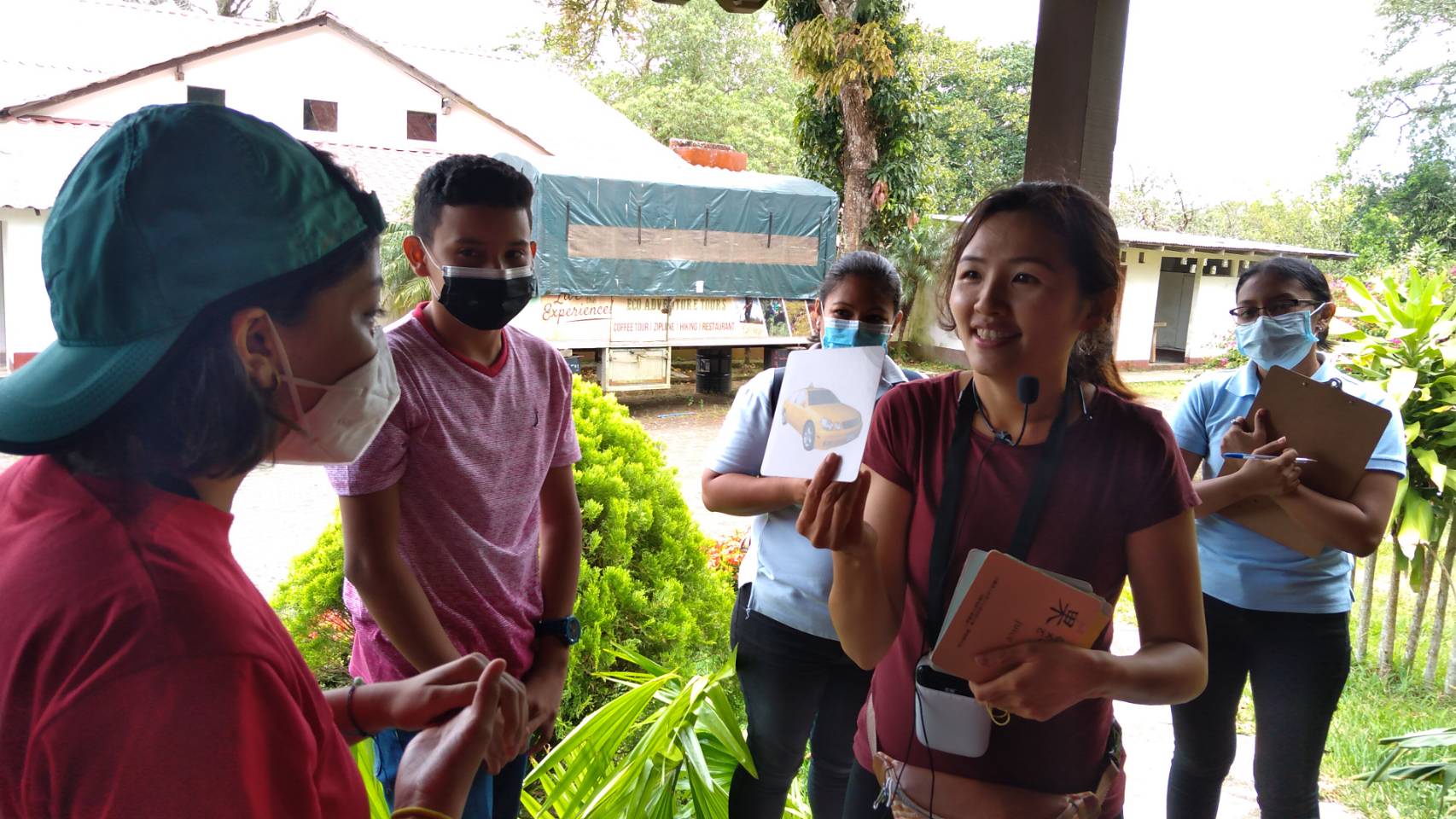 看圖卡說出中文字。