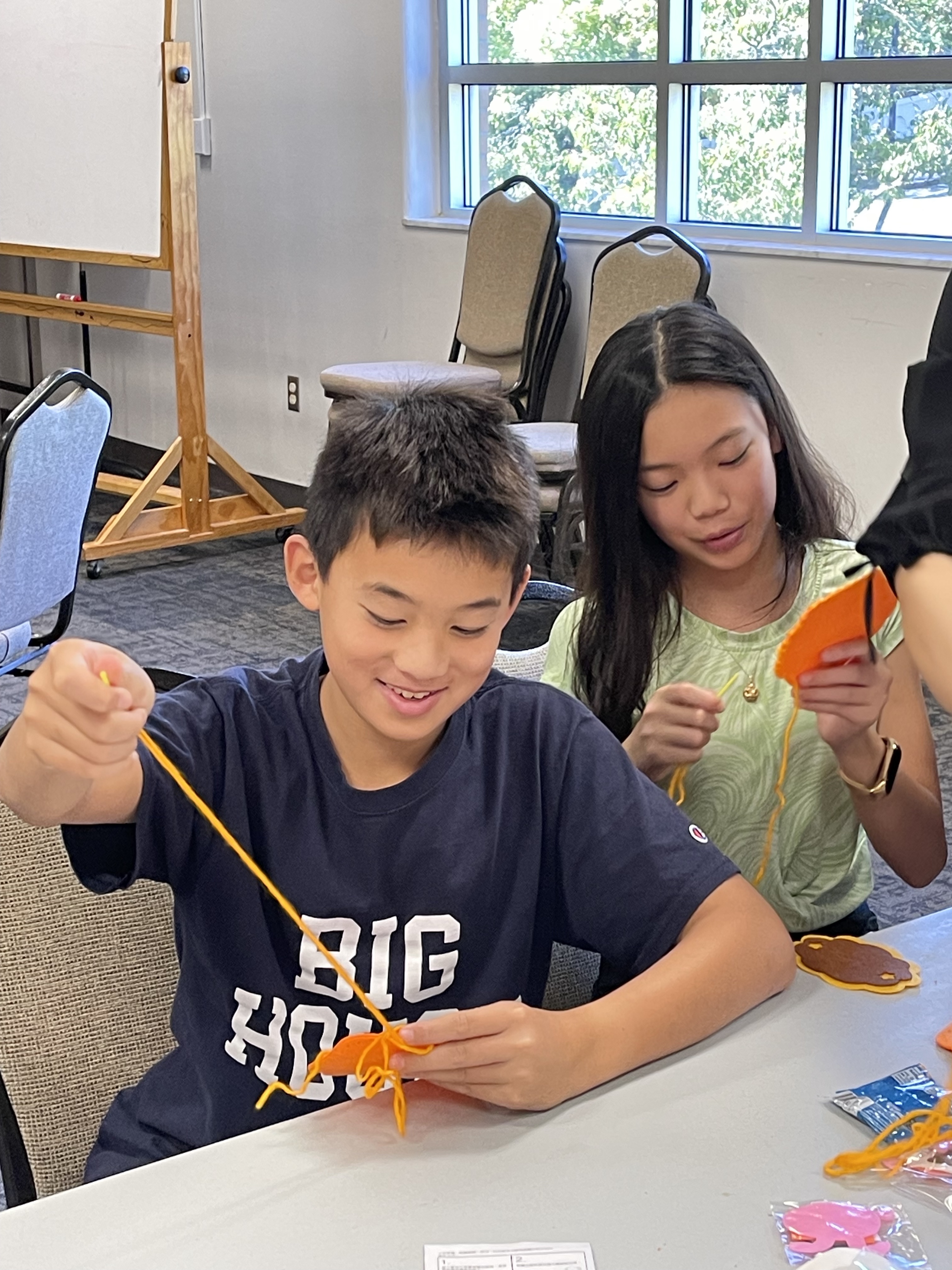 高年級學生對手作品製作展現了高度的興趣