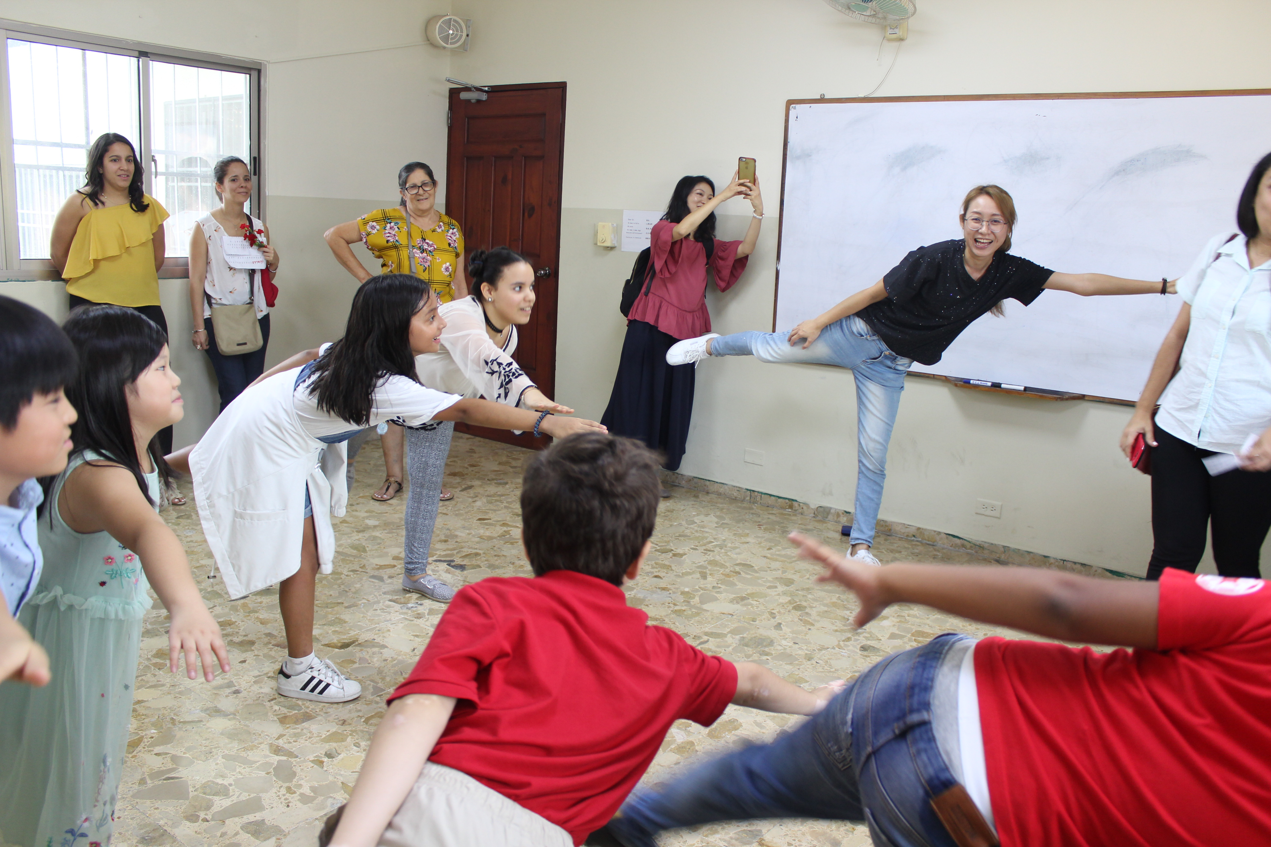 請你跟我這樣做闖關換獎品。