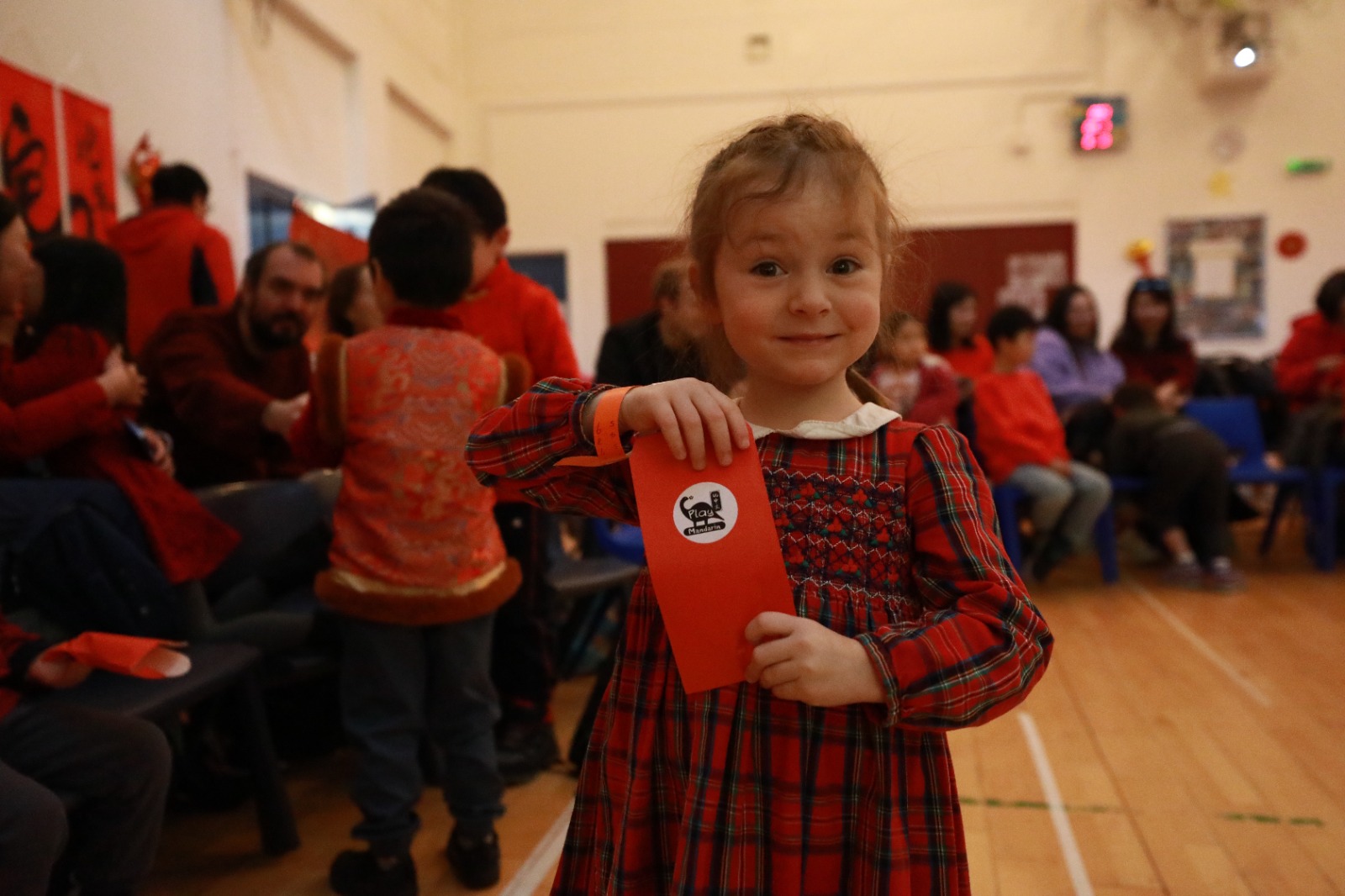 英國當地小朋友滿載而歸