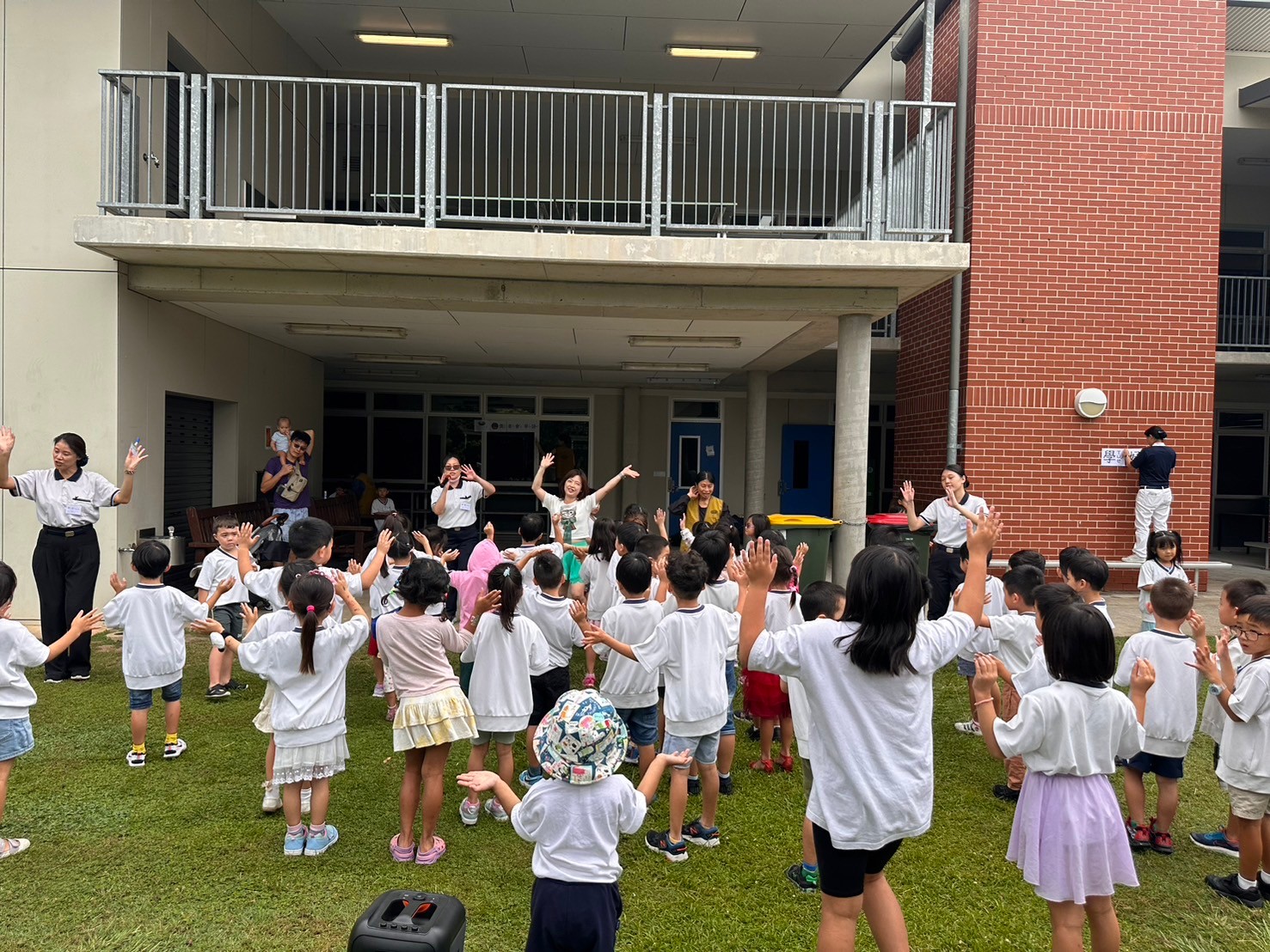 布市慈濟人文學校「地球的孩子」歡樂教唱1