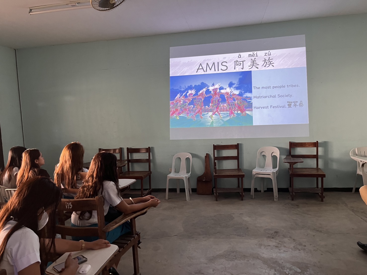 菲律賓地區「113年海外民俗文化種子教師在地研習暨文化服務計畫」 菲華文教中心主辦菲律賓納卯市東南亞基督教學院協辦「臺灣原住民族文化」4