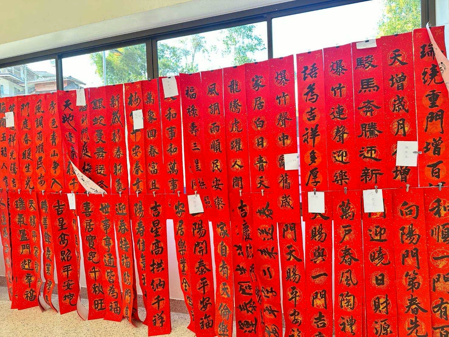 會場備有春聯供各校師生及村民領取