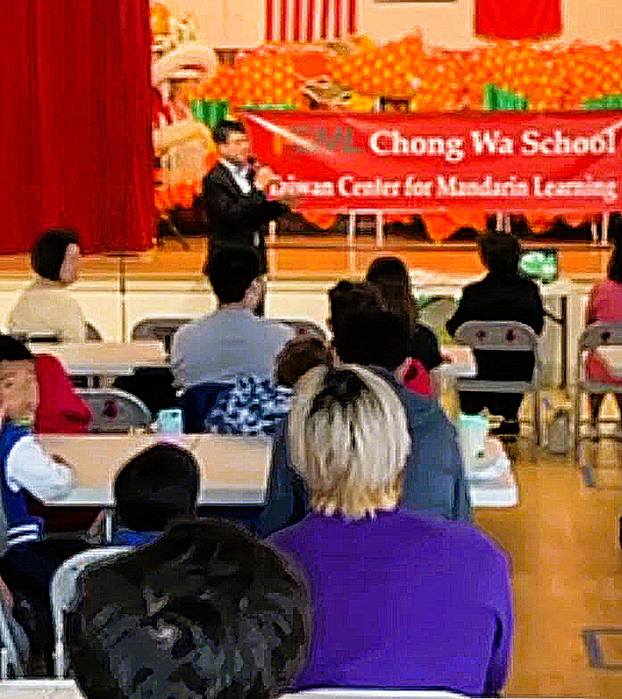 西雅圖華僑文教中心主任王偉讚親臨現場