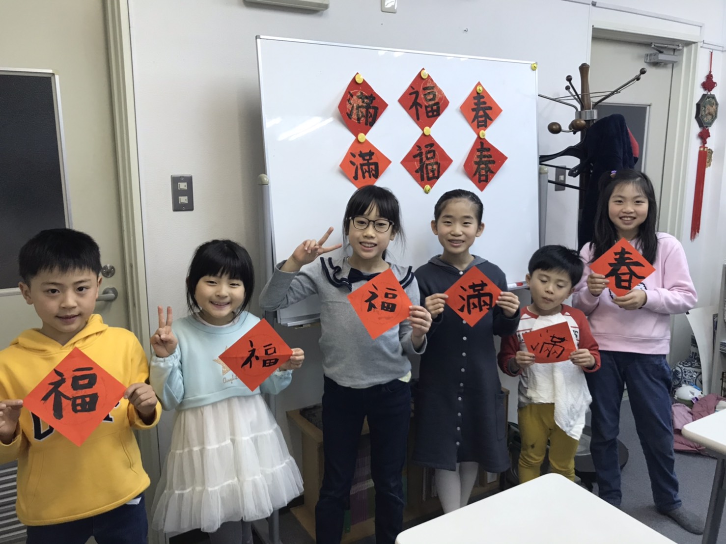 大家展示自己所寫的春聯