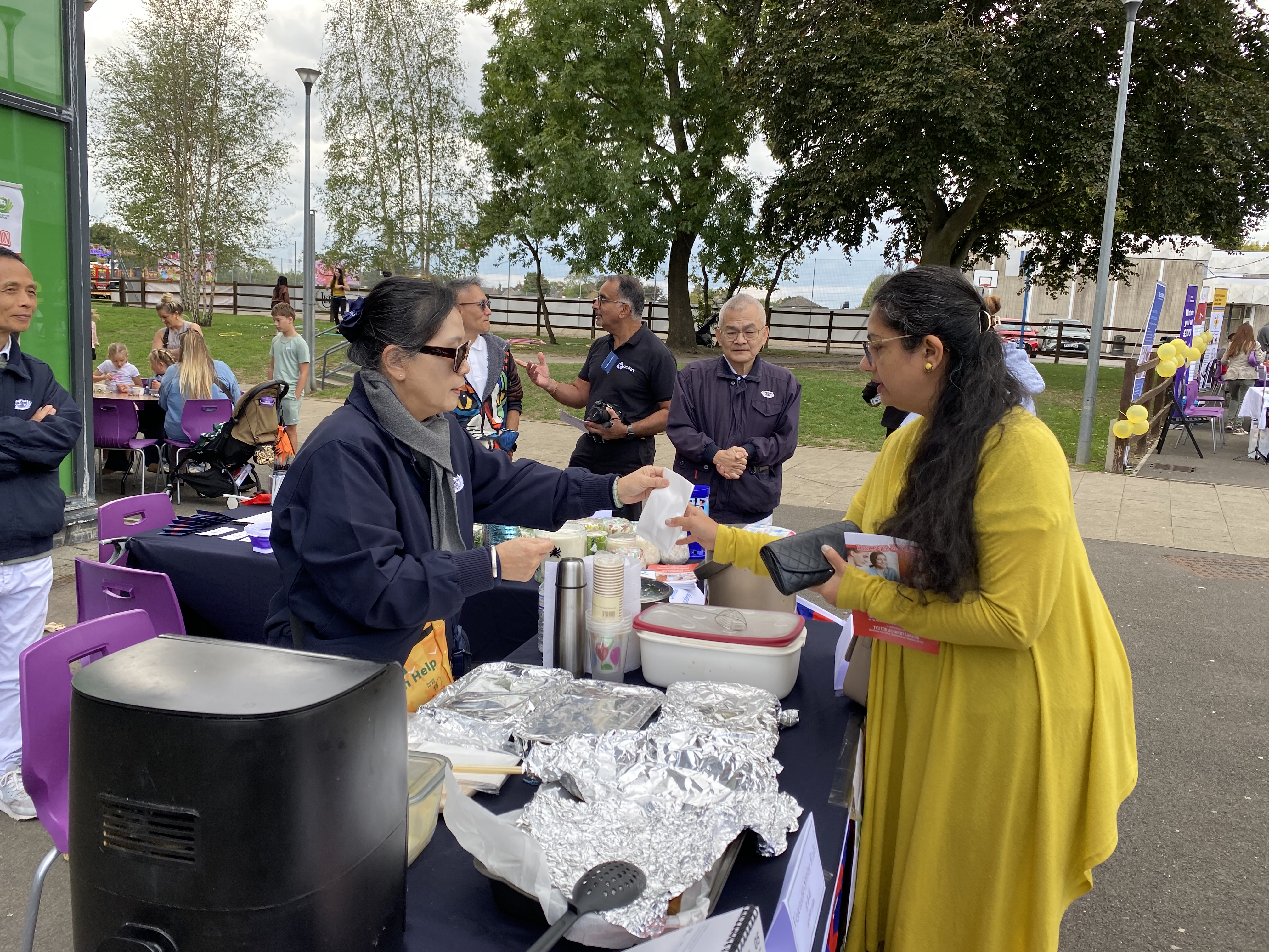 茶葉蛋、素食春捲義賣