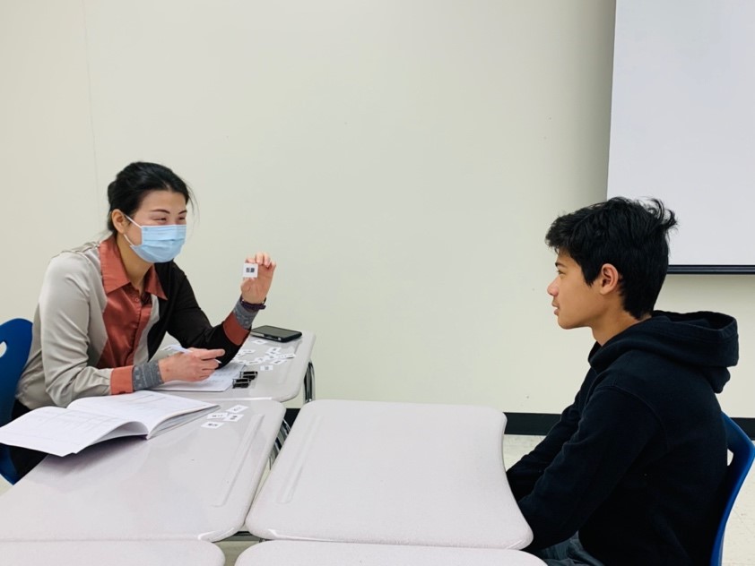 新海臺灣華語文學習中心中級班學生參加認字比賽。