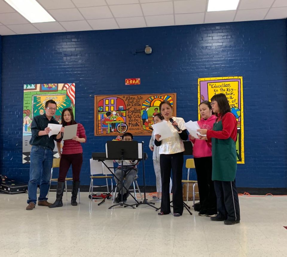 樂團表演    右起嚴秋燕（董事會會員）、Peng Li （義工）、于方(行政)、吳玟儀（助理老師）中水嶋佑翔（學生）楊淑芳夫婦（老師）