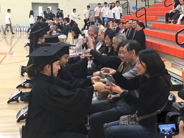 青青校樹驪歌揚 西雅圖慈濟中文學校歡送畢業生1