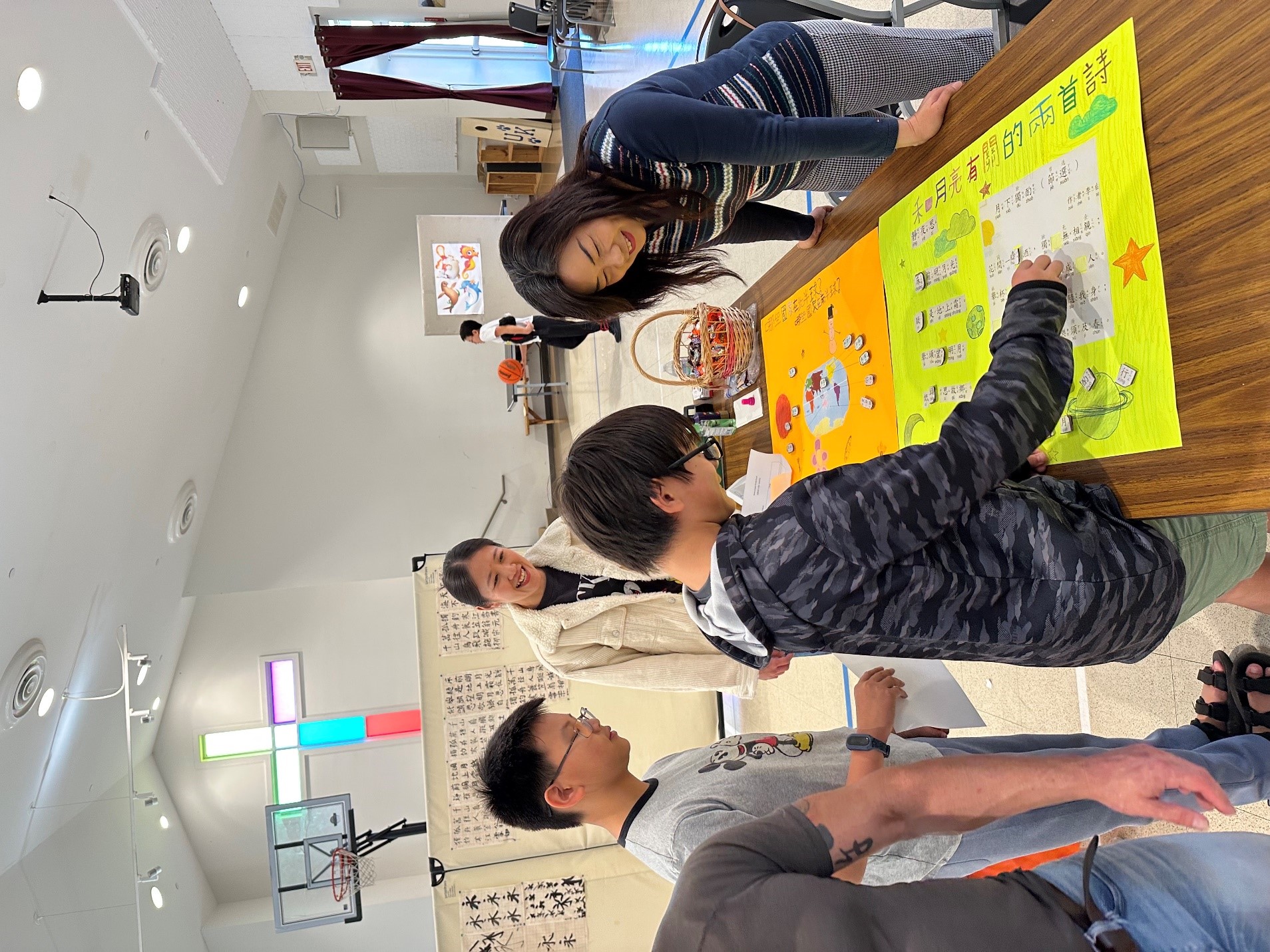 學生試著完成詩的句子