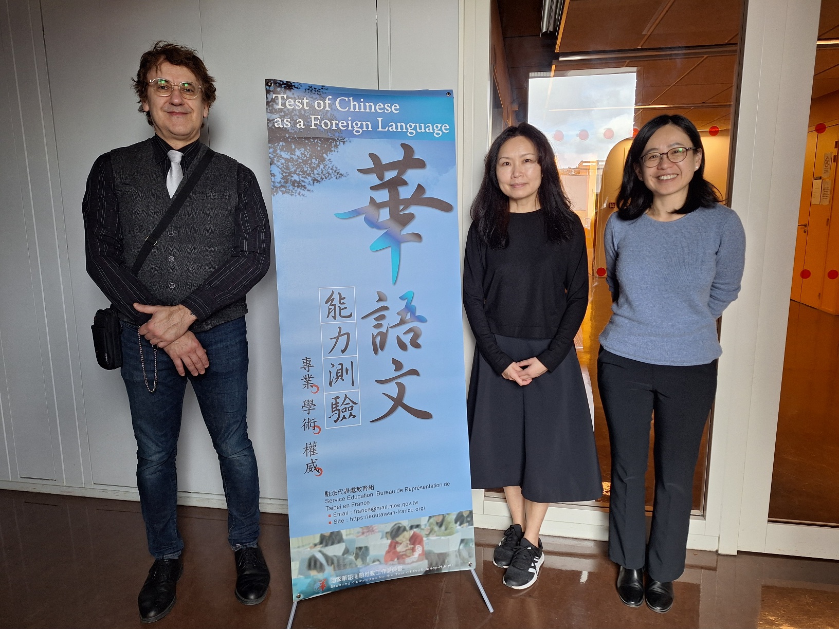 書硯-TCML負責人潘先生和駐法教育部陸美珍組長、徐麗天秘書合影