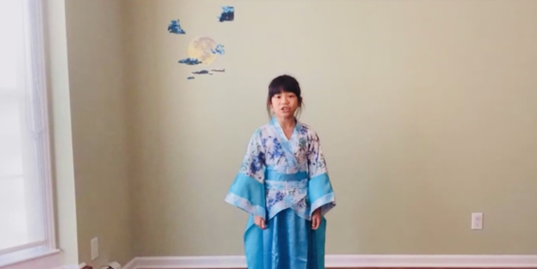 新澤西中校協會線上詩歌朗誦比賽，北部慈濟人文學校李頤晴，以出色的嫦娥造型，口齒清晰地朗誦李商隠的「嫦娥」，榮獲低年級組第一名。