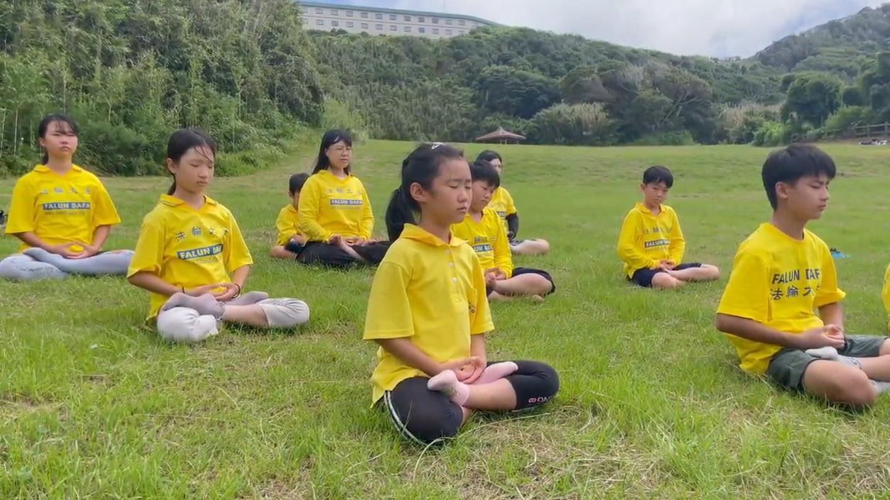 學生們集體練功