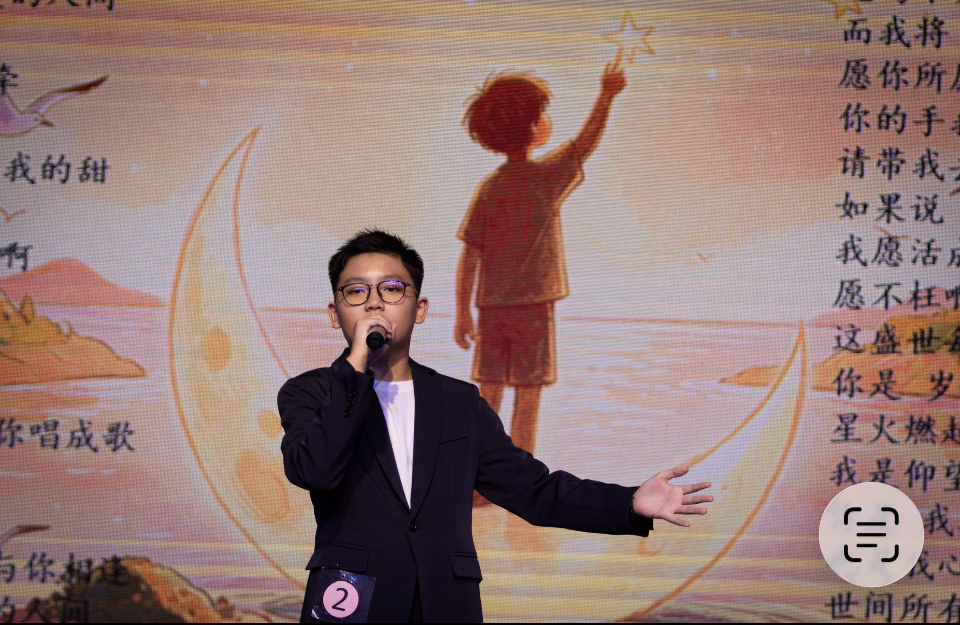 高小華裔組學生演唱