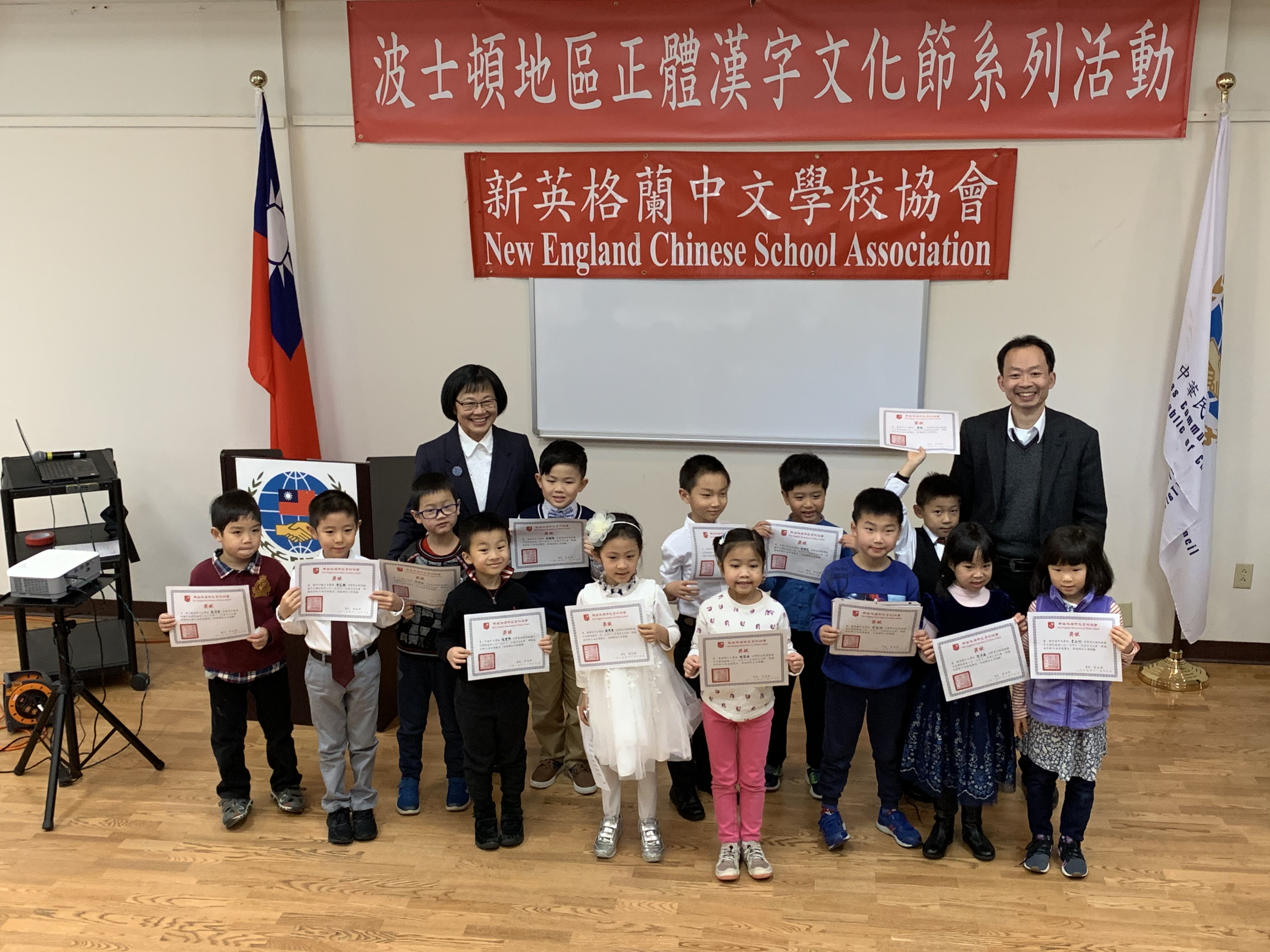 朗誦比賽低年級組參賽學生合照。