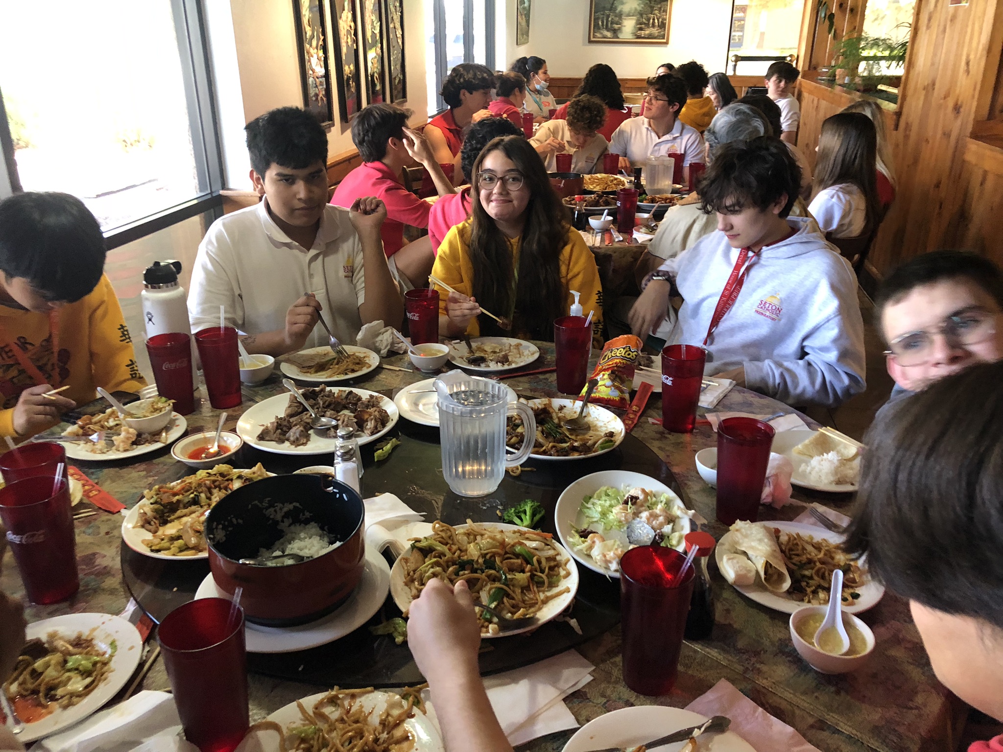學生體驗臺灣傳統圓桌宴會美食，及用餐禮儀，和學習使用筷子，及筷子的由來與歷史