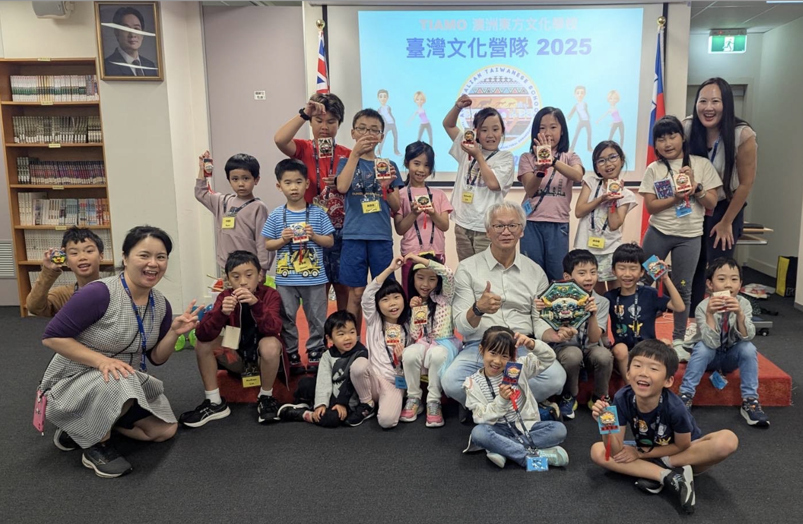 安平劍獅彩繪師生合影